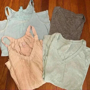 Bundle mossimo tanks and T-shirt women’s